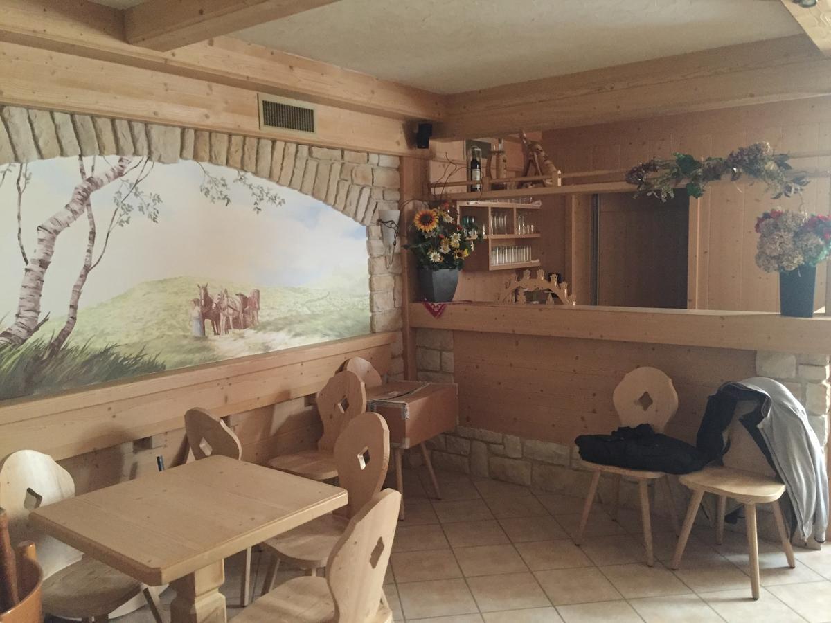 Hotel Genzianella Ziano Di Fiemme Bagian luar foto