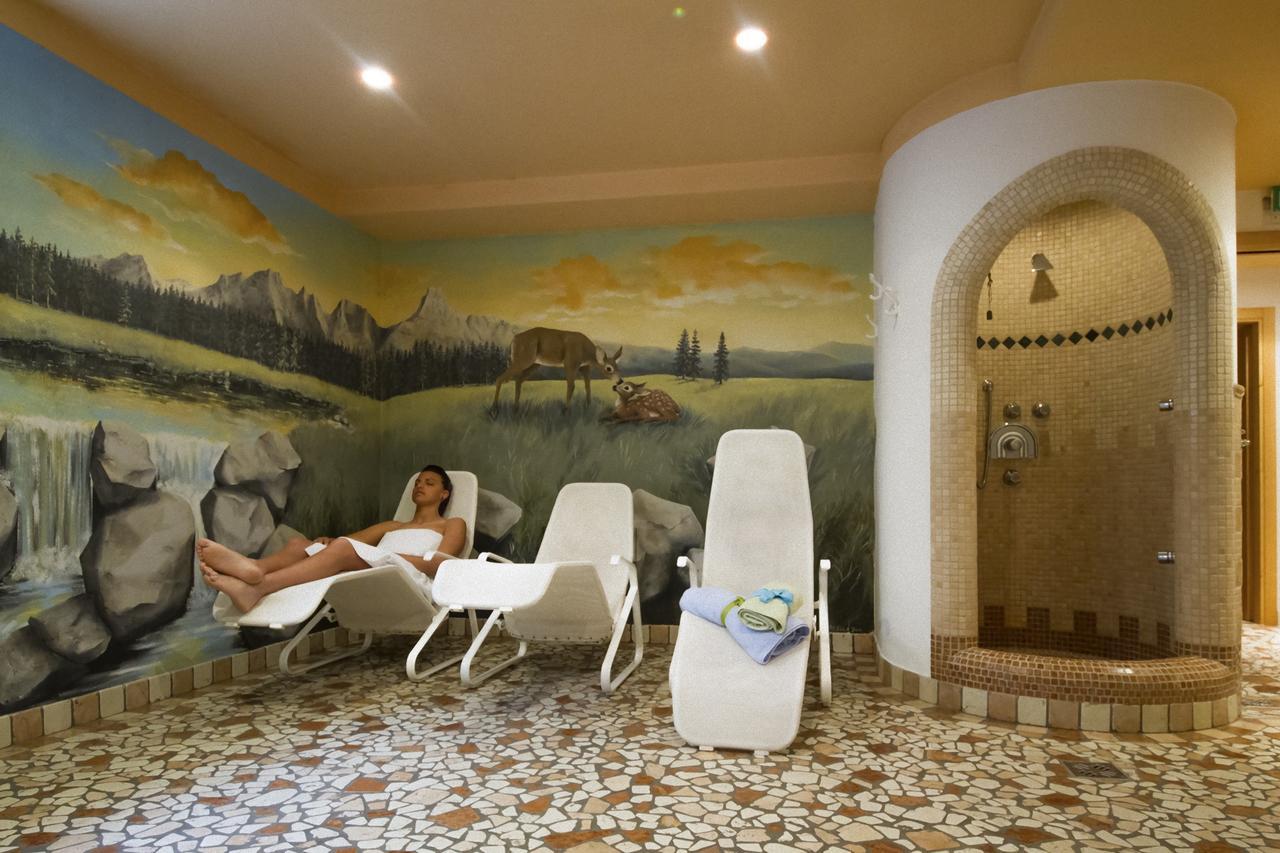 Hotel Genzianella Ziano Di Fiemme Bagian luar foto
