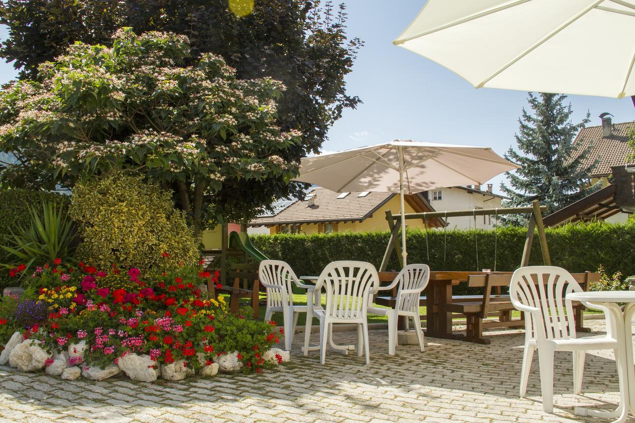 Hotel Genzianella Ziano Di Fiemme Bagian luar foto