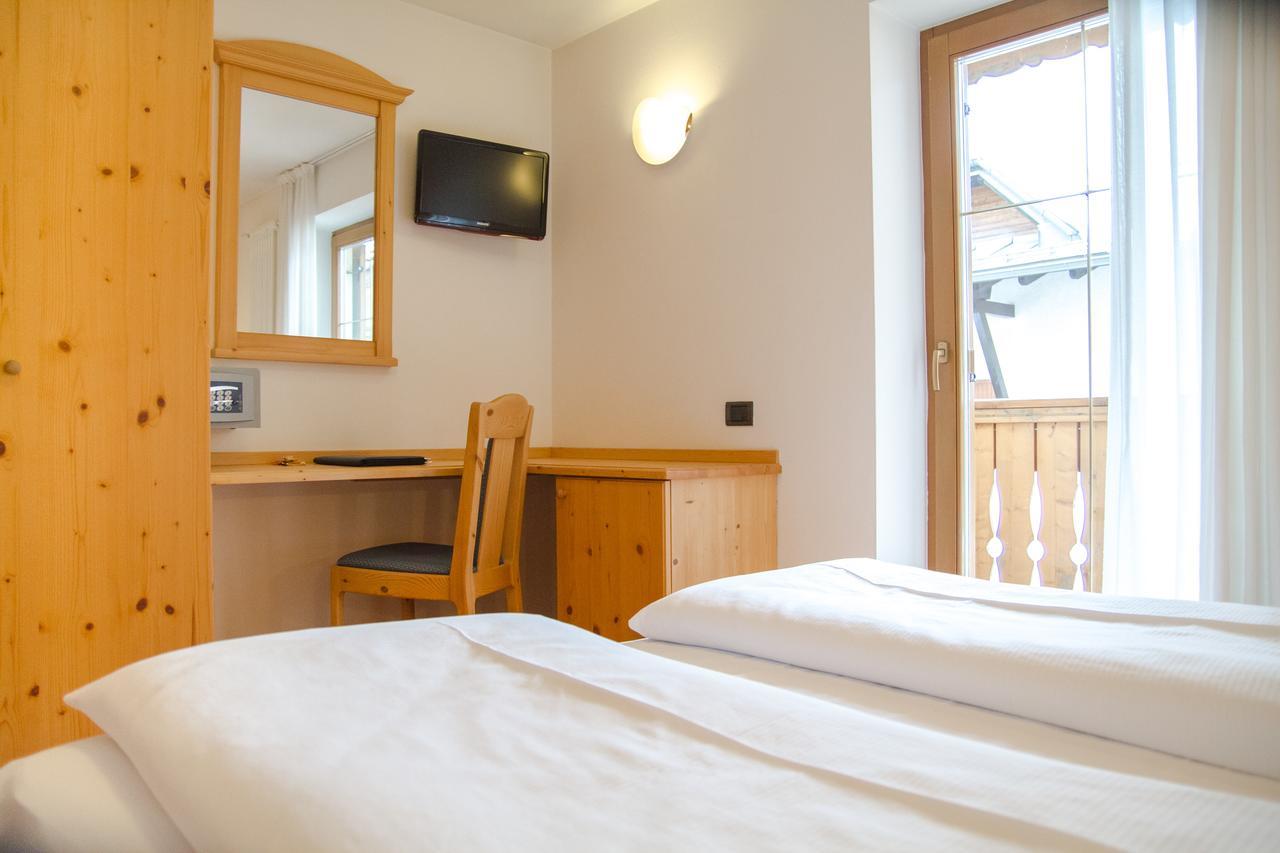 Hotel Genzianella Ziano Di Fiemme Bagian luar foto