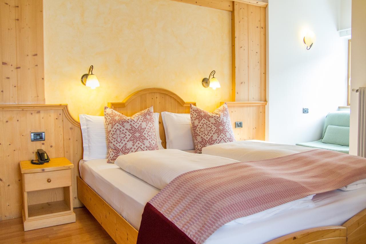 Hotel Genzianella Ziano Di Fiemme Bagian luar foto