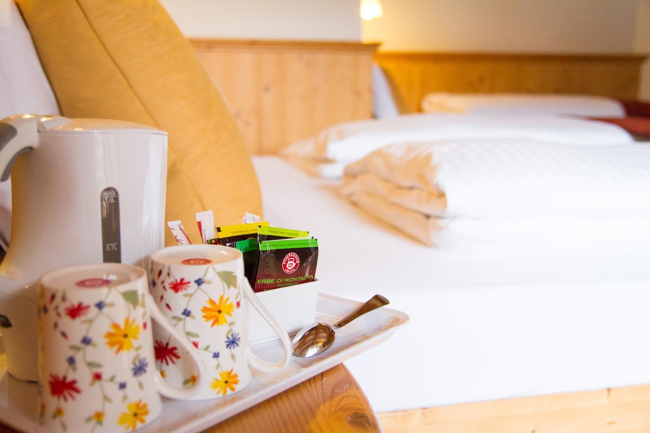 Hotel Genzianella Ziano Di Fiemme Bagian luar foto