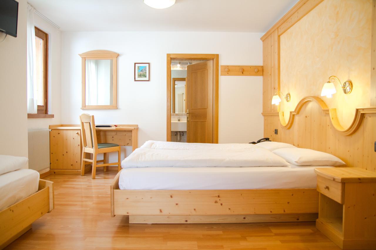 Hotel Genzianella Ziano Di Fiemme Bagian luar foto