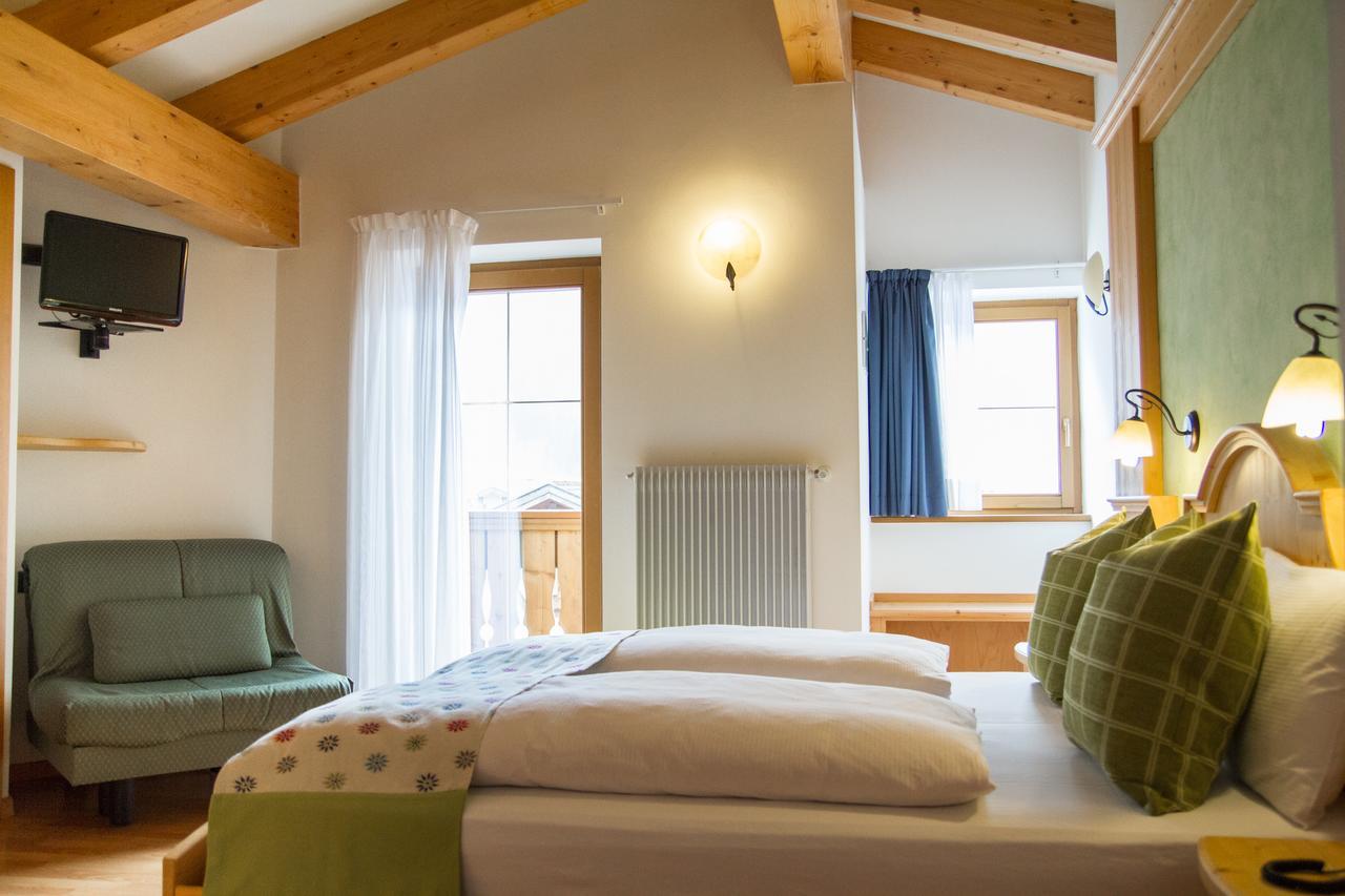 Hotel Genzianella Ziano Di Fiemme Bagian luar foto