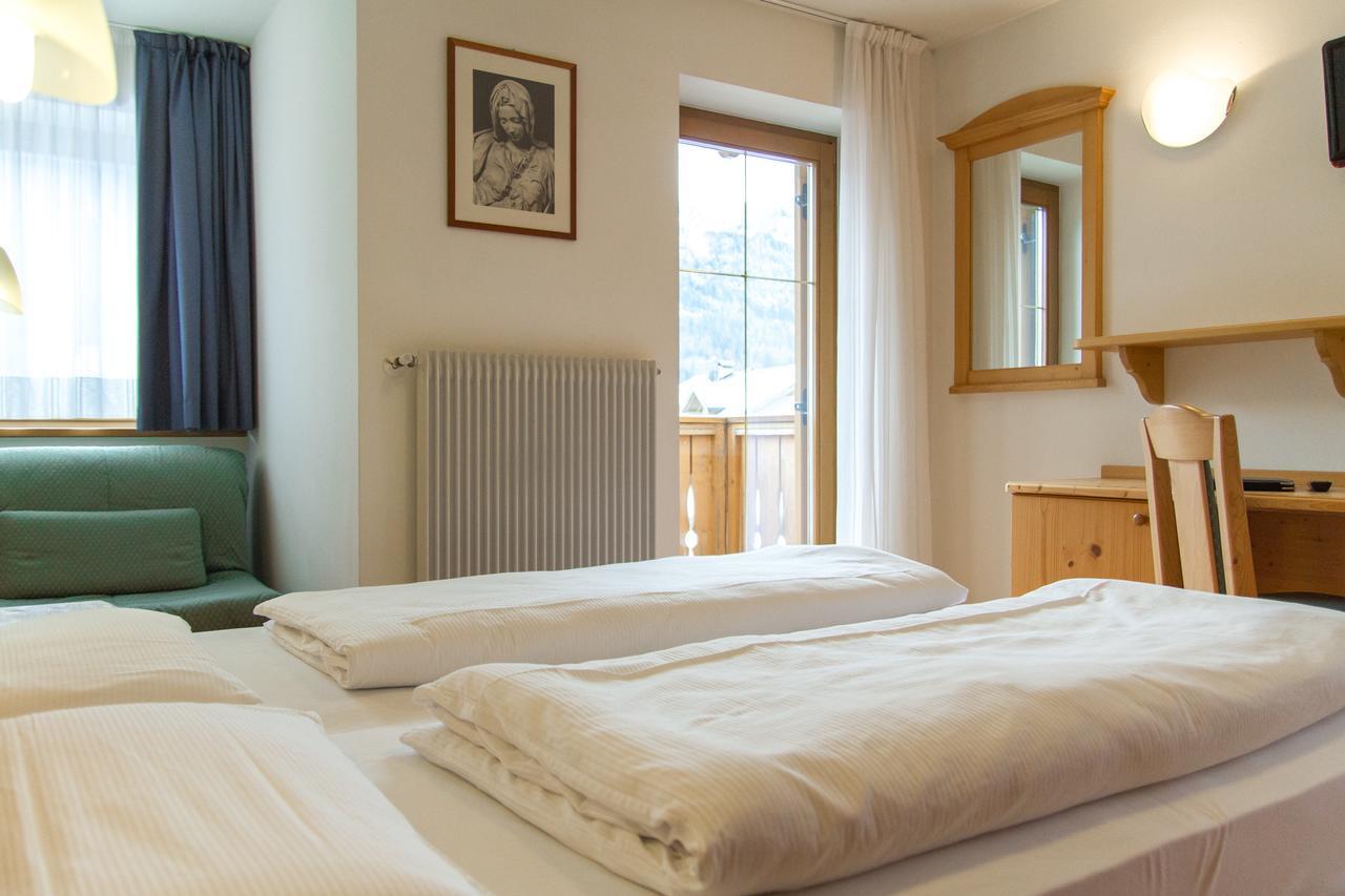 Hotel Genzianella Ziano Di Fiemme Bagian luar foto