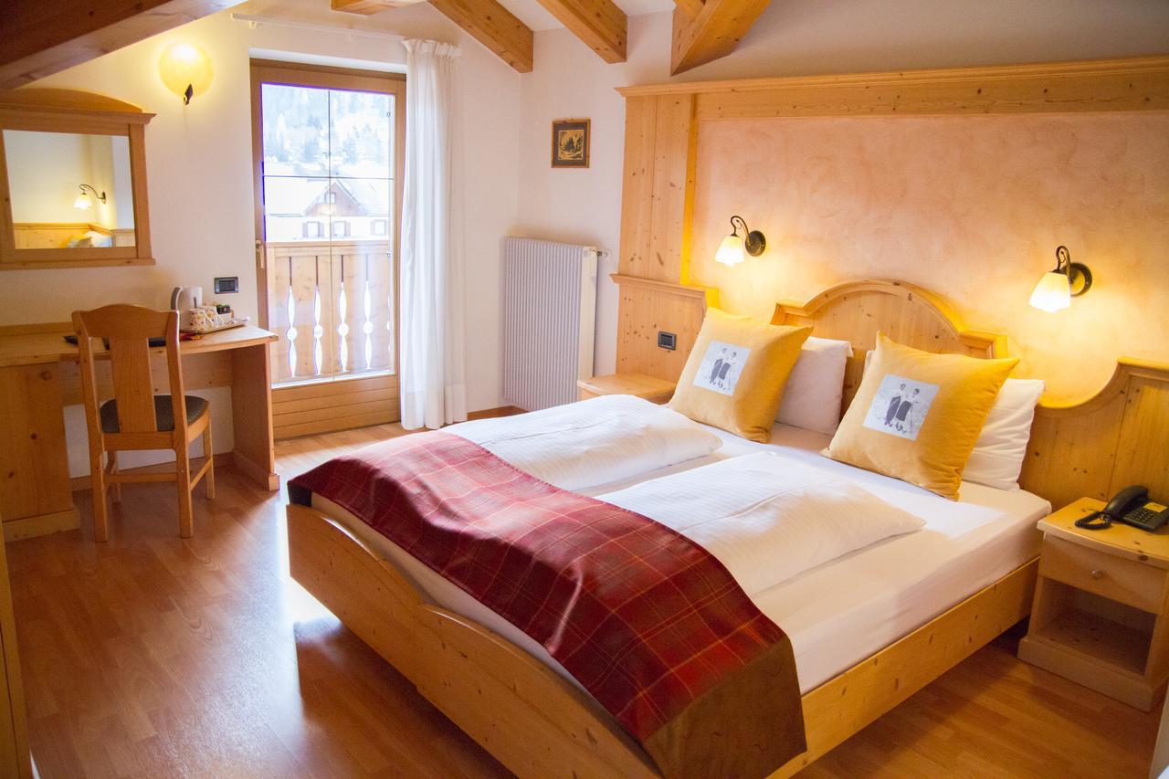 Hotel Genzianella Ziano Di Fiemme Bagian luar foto
