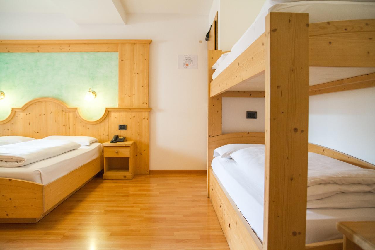 Hotel Genzianella Ziano Di Fiemme Bagian luar foto