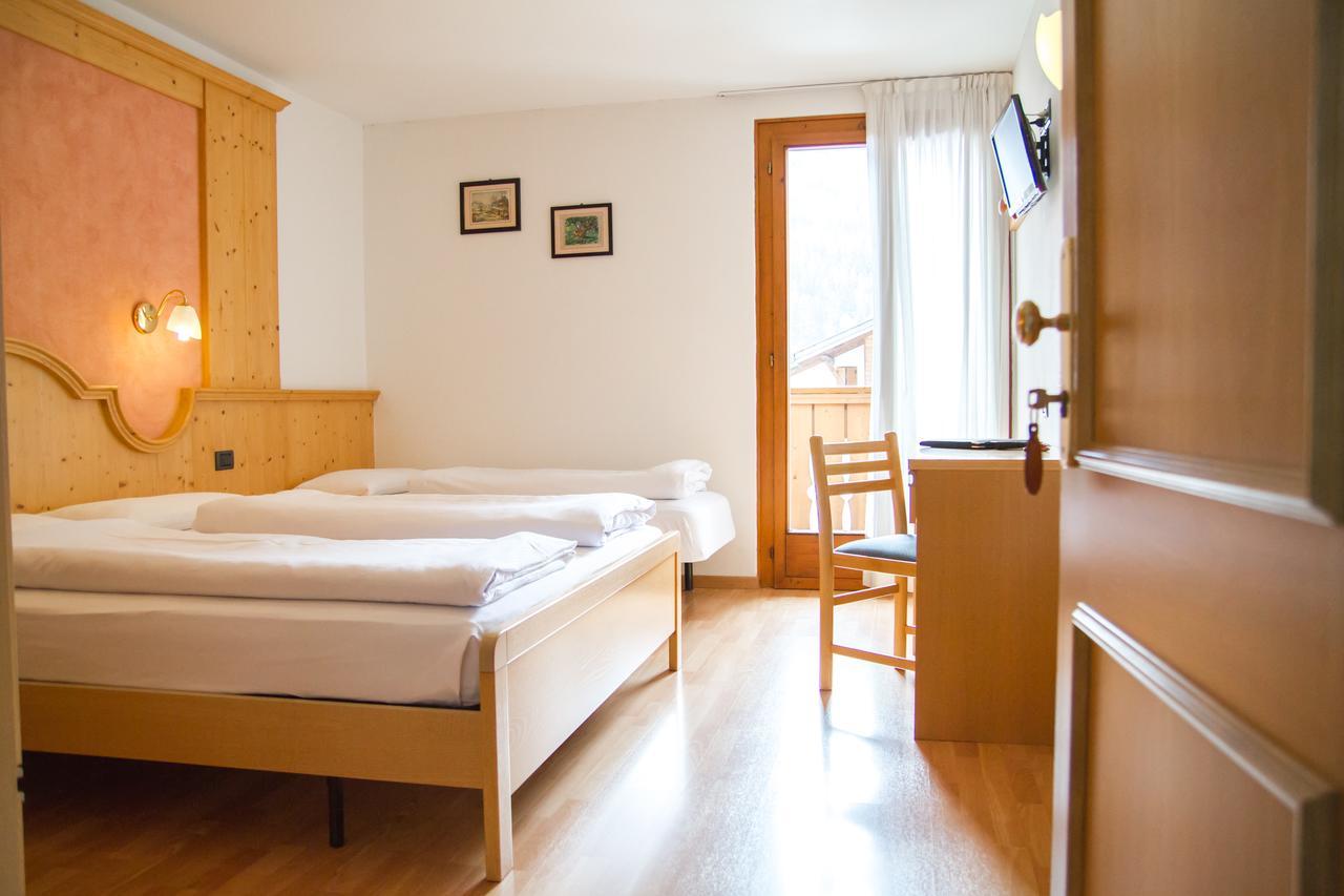 Hotel Genzianella Ziano Di Fiemme Bagian luar foto