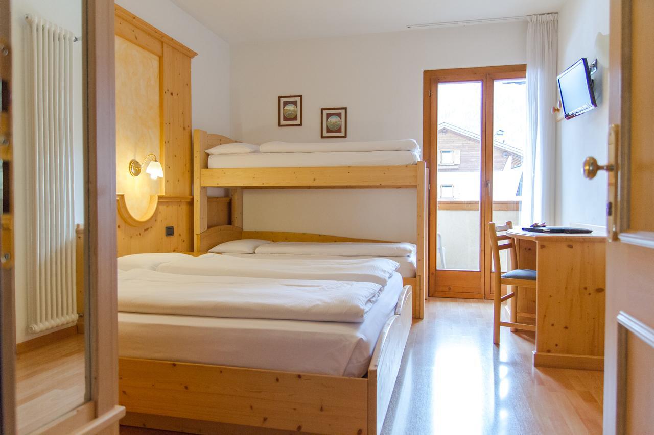 Hotel Genzianella Ziano Di Fiemme Bagian luar foto