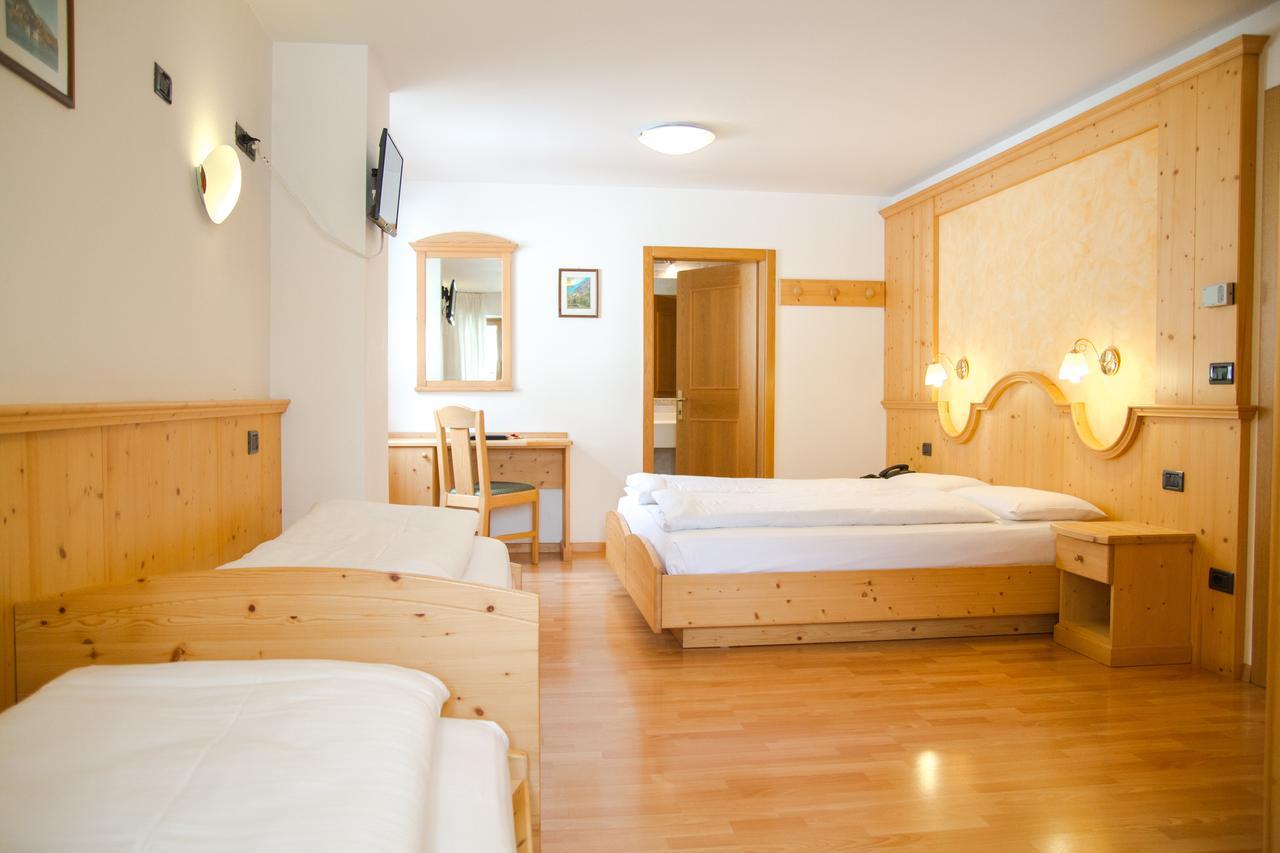 Hotel Genzianella Ziano Di Fiemme Bagian luar foto