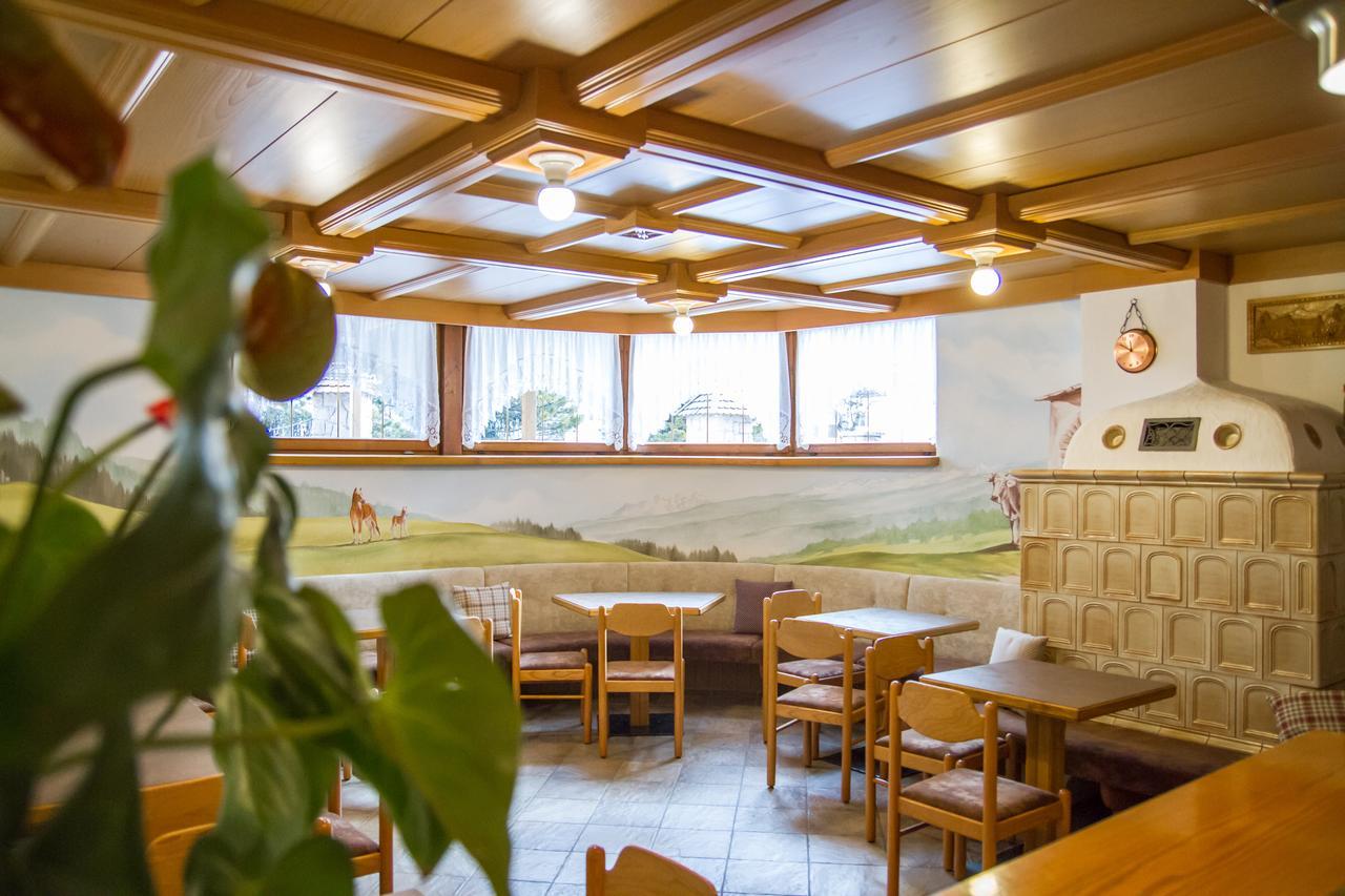 Hotel Genzianella Ziano Di Fiemme Bagian luar foto