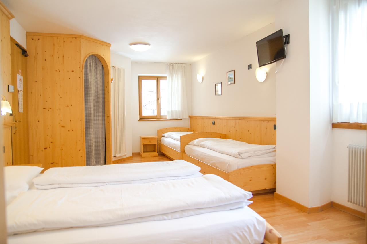 Hotel Genzianella Ziano Di Fiemme Bagian luar foto