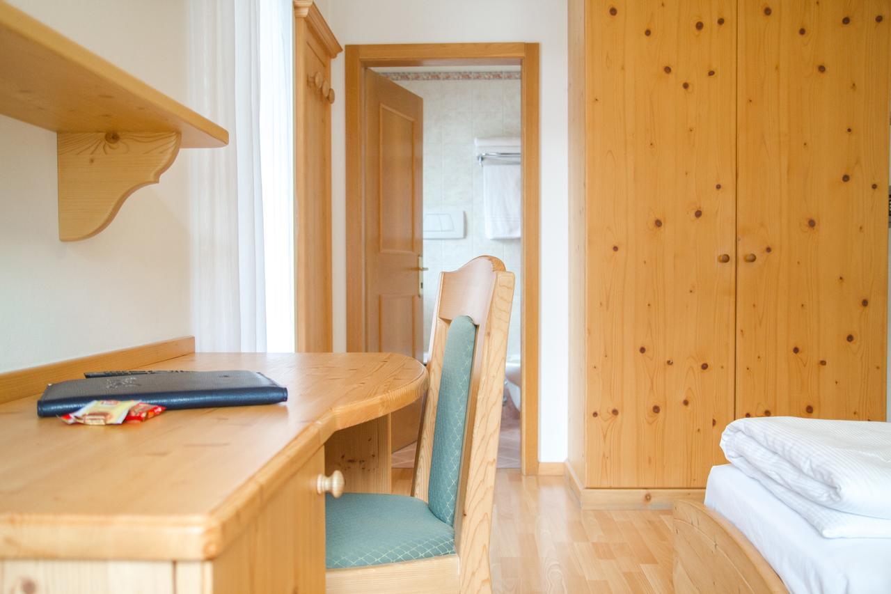 Hotel Genzianella Ziano Di Fiemme Bagian luar foto