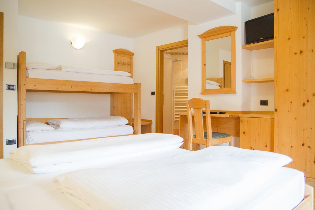 Hotel Genzianella Ziano Di Fiemme Bagian luar foto