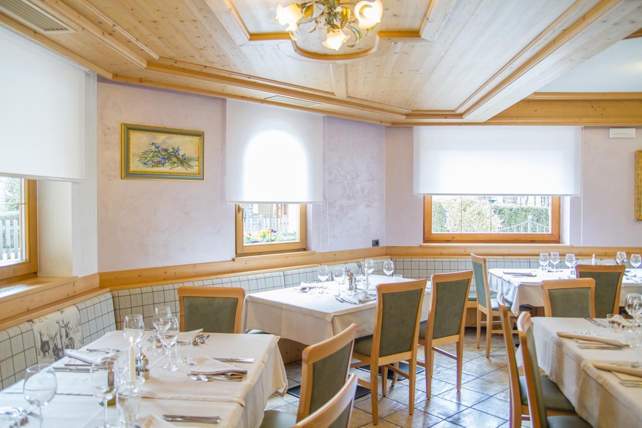 Hotel Genzianella Ziano Di Fiemme Bagian luar foto